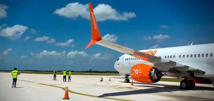 Abren Aeropuerto de Holguín tras accidente de avión canadiense 