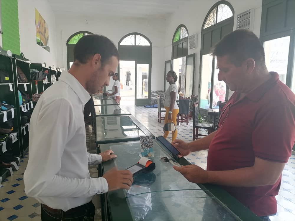Comercio de Camagüey destaca en proceso de bancarización