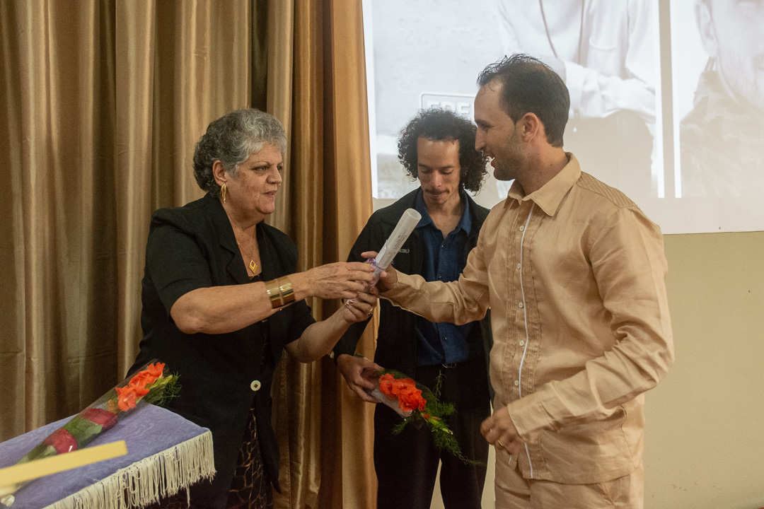 Isa festeja a sus nuevos graduados