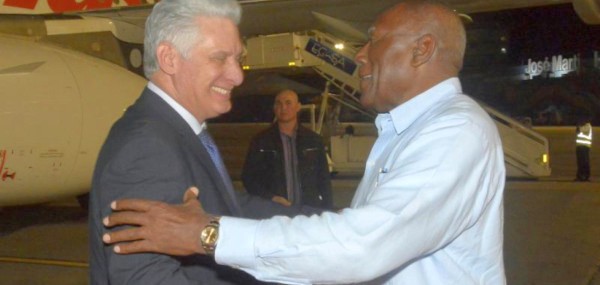 Presidente cubano en La Habana tras participar en Cumbre de la Celac