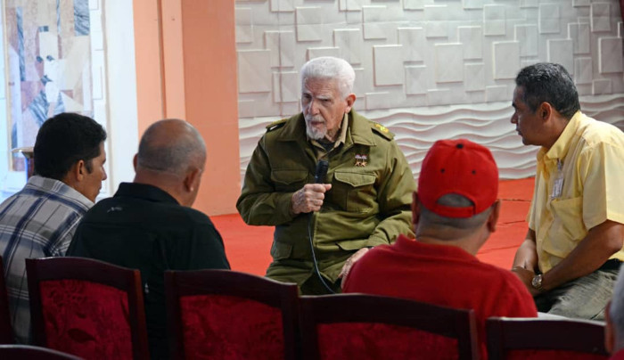 Chequea Ramiro Valdés obras económicas y sociales en Nuevitas