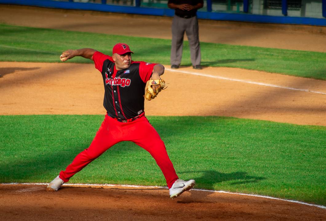 Lechada de Bisset para igualar el play off