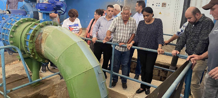 Vice primera ministra chequea obras en potabilizadora camagüeyana