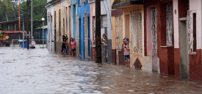 Inundaciones y evacuados en la ciudad de Camagüey, activan Consejo de Defensa