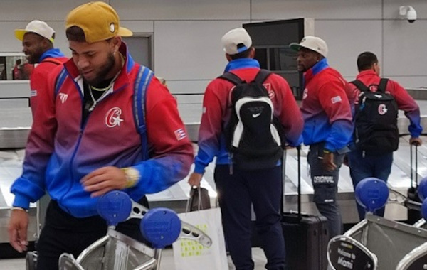 Arribó en la madrugada de este jueves, día destinado al descanso tras el largo trayecto cubierto luego de las emociones del triunfo contra Australia. Foto: Tomada de cubadebate.cu  Cuba del Clásico Mundial en Miami