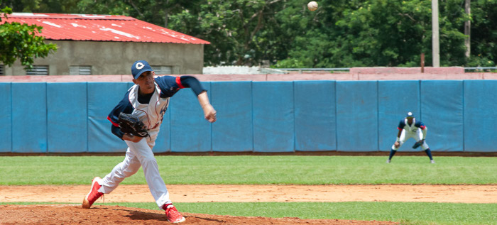 Toros contra Gallos en la apertura de la 62 Serie Nacional