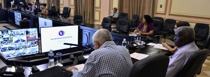 Diputados discuten proyecto de ley de Comunicación Social
