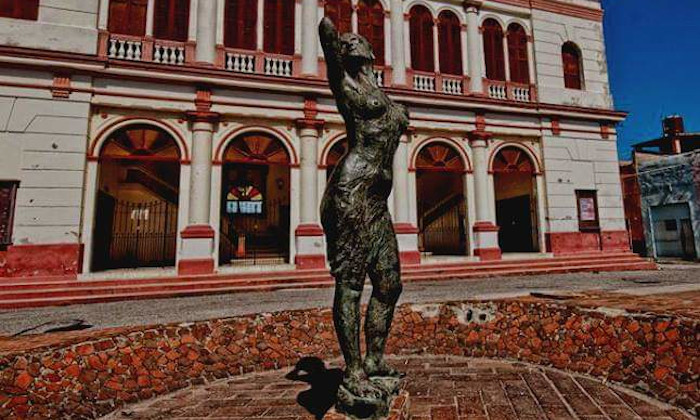 Restauran escultura de Aisar Jalil para plazuela de Camagüey