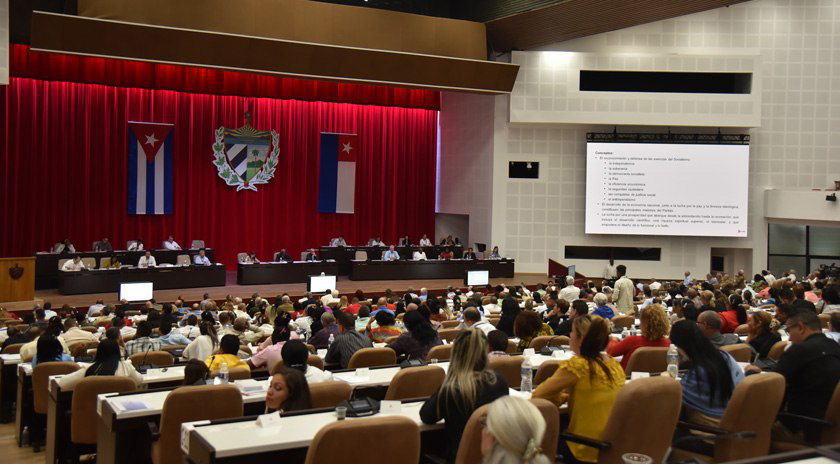 Sesión extraordinaria del Parlamento cubano hoy