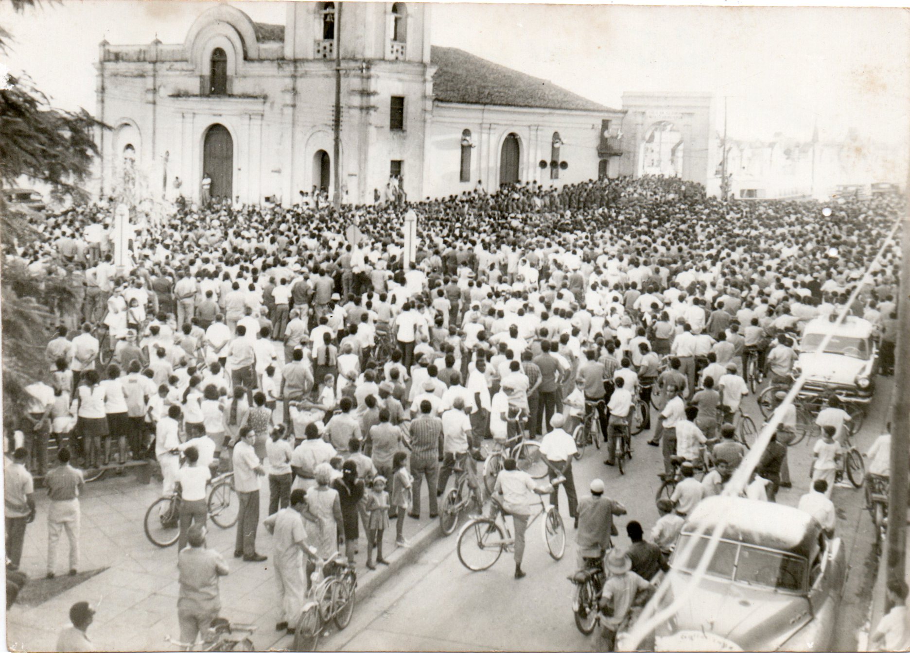 El funeral del piloto Juan Manuel Viamontes fue uno de los más grandes que se recuerda en la ciudad de Camagüey.