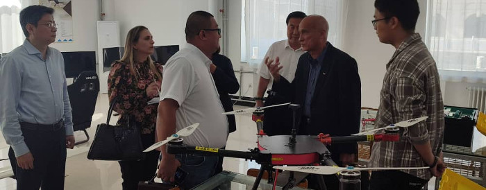 Delegación cubana visita Instituto de Inteligencia Artificial en China