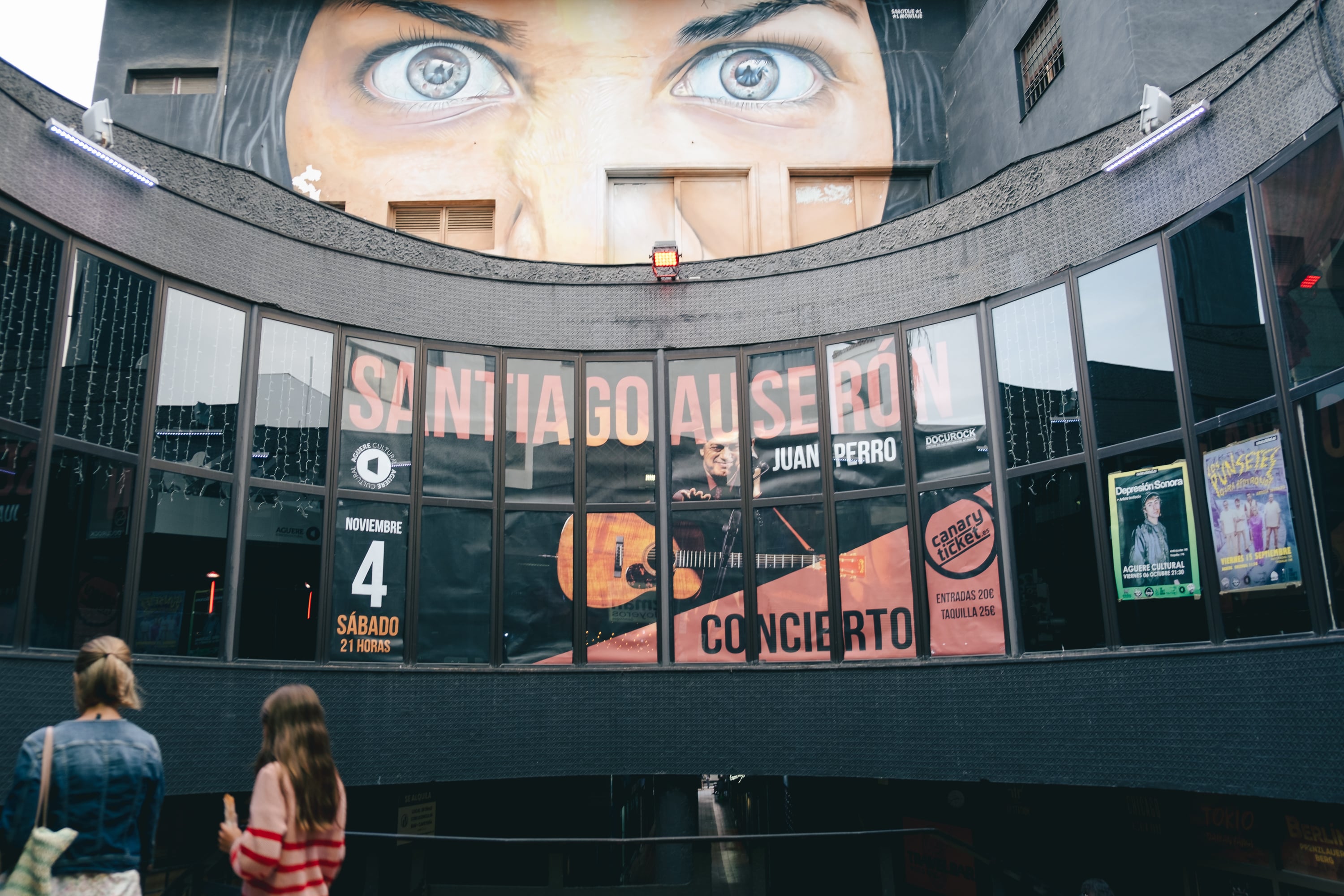 El festival explora todas las posibilidades con la publicidad. Este año pondera la figura del músico español Juan Perro, quien ofrecerá un concierto en la Sala Aguere, en La Laguna.