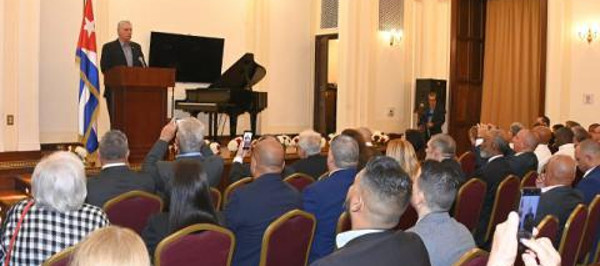 Intercambia Díaz-Canel con cubanos residentes en EE. UU.