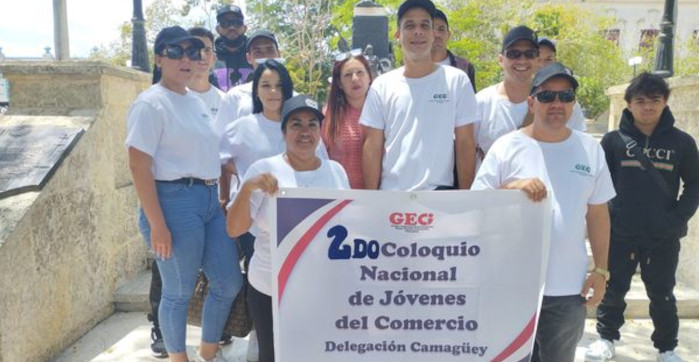 Jóvenes a Coloquio del sistema de comercio interior