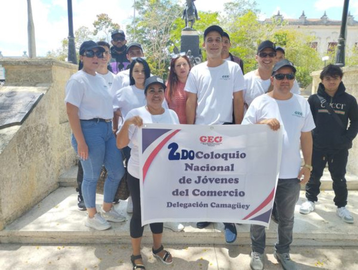 Jóvenes a Coloquio del sistema de comercio interior
