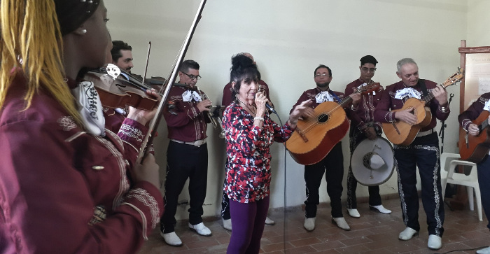 Tonada y mariachi vivos en un museo