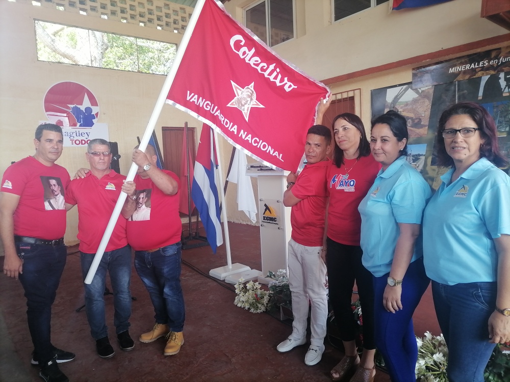 Vanguardia Nacional colectivo de la Empresa GeoMinera