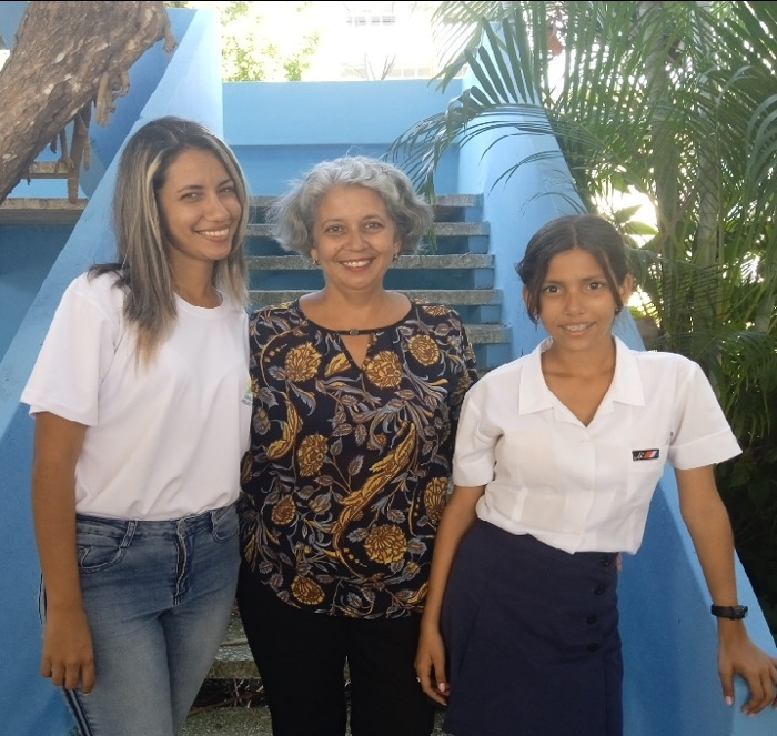 Laura Mariam Bacallao Padrón y su hermana Yoselín Ramos Padrón, destacadas por su participación como delegada e invitada, respectivamente, han expresado su orgullo y compromiso con los ideales revolucionarios. Foto: Tomada de cadena-agramonte.cu Una delegada singular que asiste por Camagüey a cita juvenil