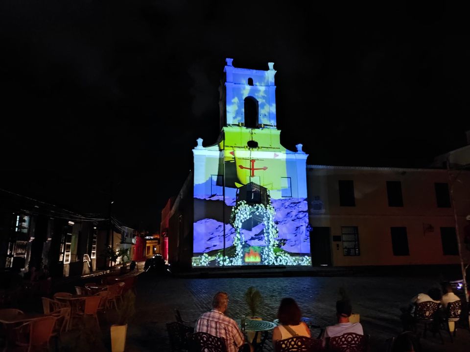 Luz perenne, projected on the façade of the San Juan de Dios Church, city of Camagüey, April 18, 2022.