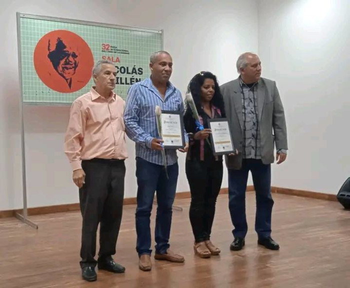 Foto: Centro del Libro Camagüey ana trae a casa Premio del Lector