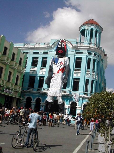Leonor, inspirada en el relato del cubano José Martí acerca de la muñeca negra, publicado en la revista La Edad de Oro.