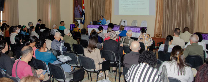 Investigadores locales en un evento de historia