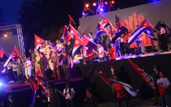 Continuaremos por siempre la obra de la Revolución