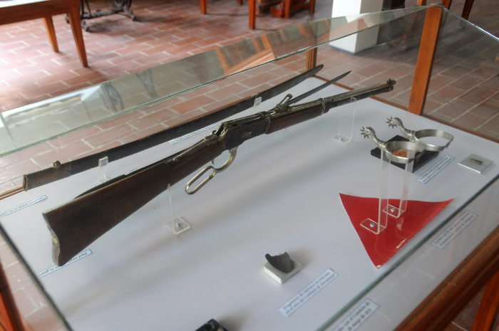 Las armas han acaparado la atención de los visitantes. 