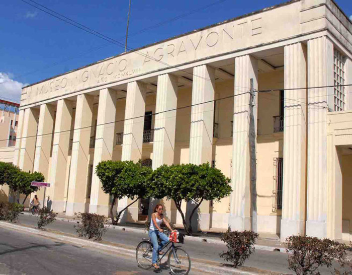 Inaugurado oficialmente el 23 de diciembre de 1955, el Museo Provincial Ignacio Agramonte Loynaz atesora cerca de 100 000 piezas disímiles, y expertos museólogos han considerado que contiene tres museos en uno, por las colecciones de Artes Plásticas, Historia Natural e Historia, únicas en el patrimonio nacional.