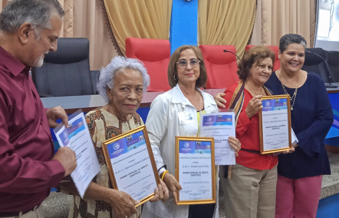 Entregan premio anual de la salud en Camagüey