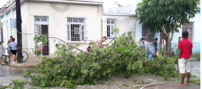 Tornado, caída de granizos y fuertes vientos el viernes sobre Camagüey