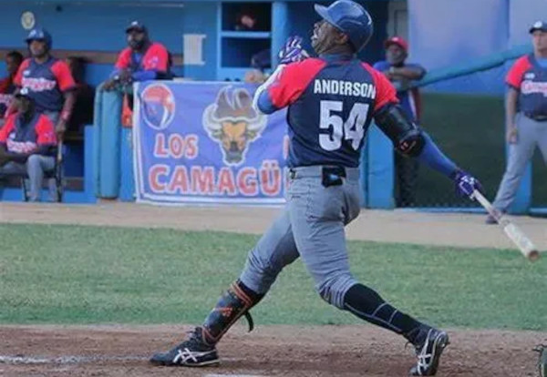 Leñadores en la cima, Toros de Camagüey en tercera posición