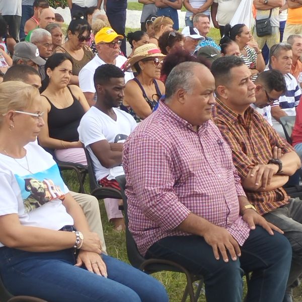 Federico Hernández Hernández, al centro, miembro del Comité Central del Partido Comunista de Cuba y su primer secretario en la provincia, estuvo presente en el comienzo de este importante proceso de Gobierno.Fotos: Del autor