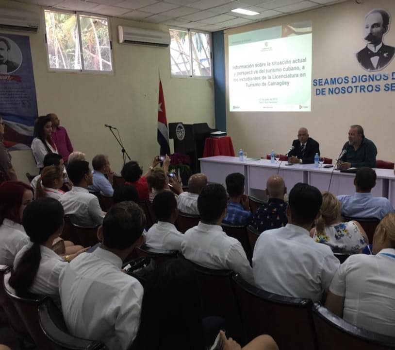 El actual primer ministro Manuel Marrero, entonces ministro de Turismo es considerado fundador de la carrera en Camagüey.
