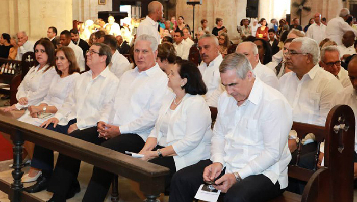 Presidente cubano acude a misa de