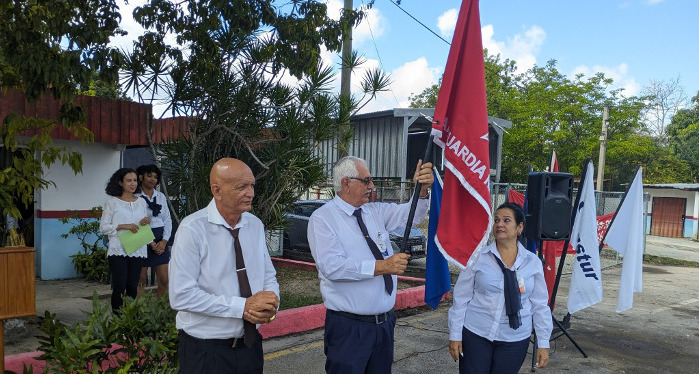 Recorre sucursales bandera de Vanguardia Nacional de Transtur