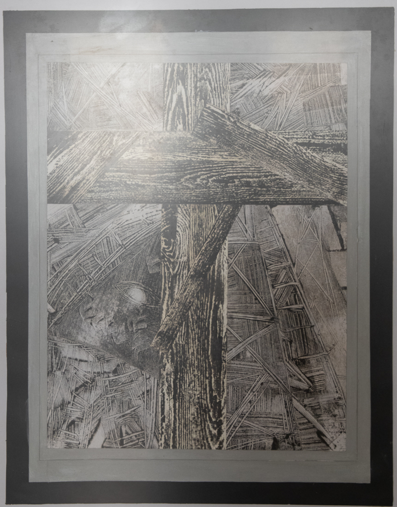 Ángel Olazábal Fariñas, con Reconstruyendo la Fe. Técnica: Mixta ( colografía, monotipio, collage) Dimensiones: 65x85cm.