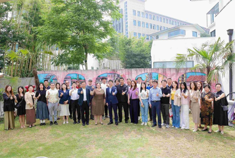 Apertura del Centro en China