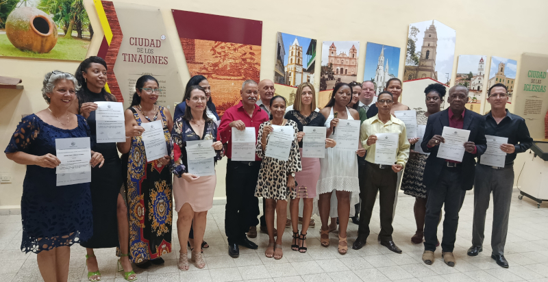 Gradúan médicos más comprometid