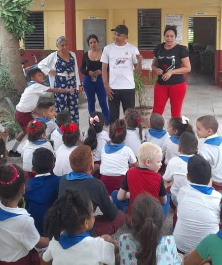 La labor comunitaria de escritores de Guáimaro, con peñas literarias en escuelas primarias, acercó cuentos, adivinanzas y poesía a niñas y niños, como parte de la peña “Nocturno y elegía”, auspiciada por el Centro Provincial del Libro y la Literatura.