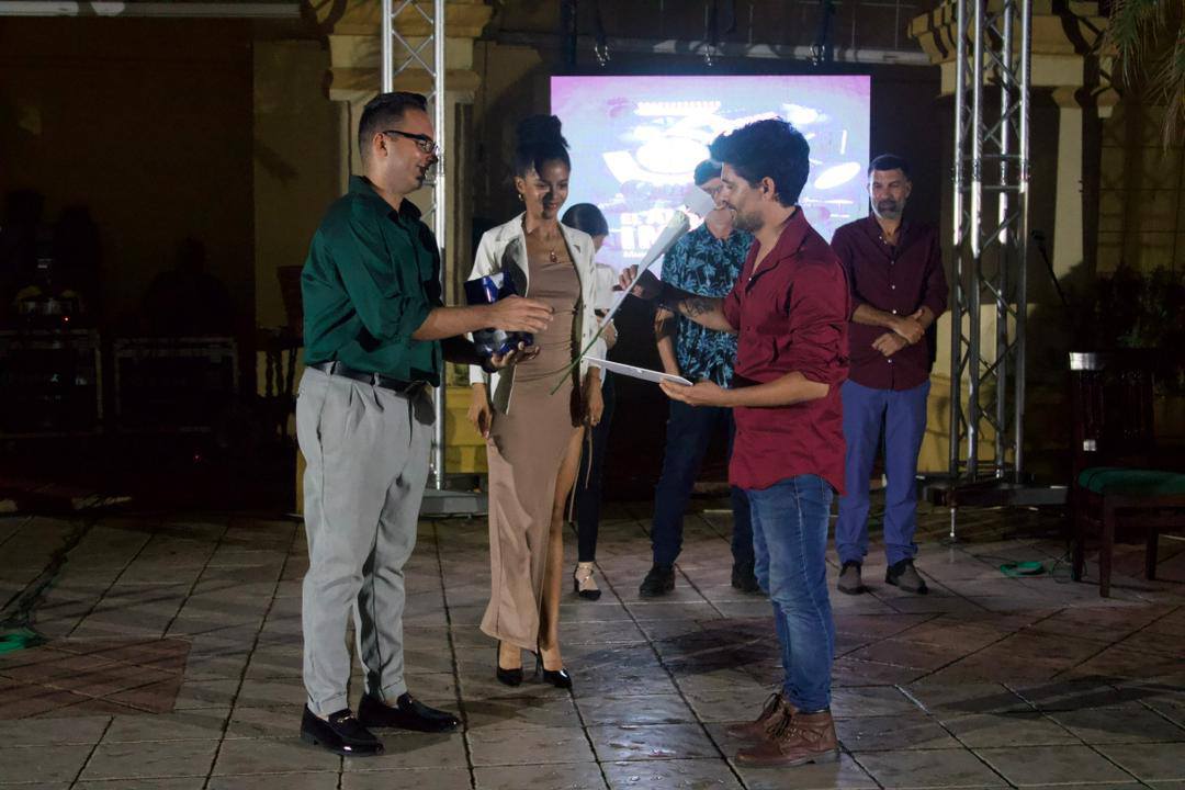  La XXXV edición de El Almacén de la Imagen logró realizarse del 18 al 21 de este mes, tras varios aplazamientos. El documental Niurki Pérez, el oficio de soñar, de Víctor Pando, recibió el Gran Premio, confirmando que el audiovisual hecho por jóvenes también resiste.