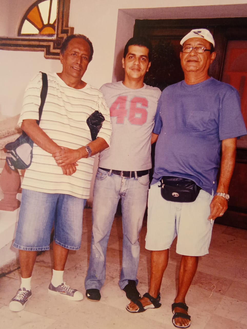 Junto a los directores de teatro camagüeyanos Mario Guerrero y Pedro Castro.