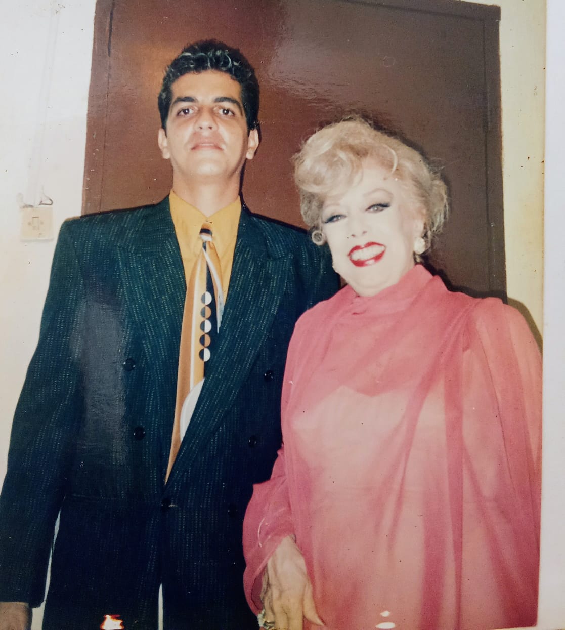 Gregorio junto a una de sus divas, Rosita Fornés (1923-2020) Fotos: Cortesía del entrevistado