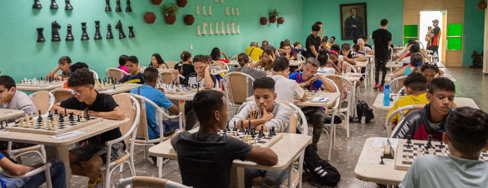 Más de 100 trebejistas por la Villa