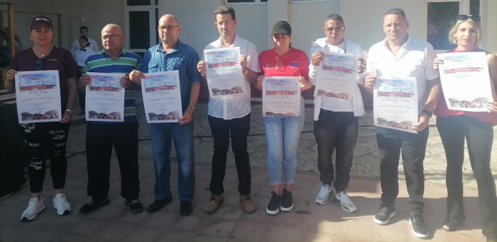 Reconocen a destacados del sector de Comercio
