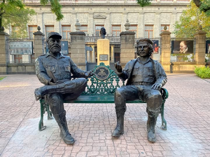 e estatuas de Che y Fidel Castro