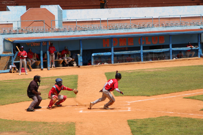 Foto: María Felix García Posada/ Estudiante de Periodismo Camagüey domina a Ciego de Ávila en Sub 23 de Béisbol