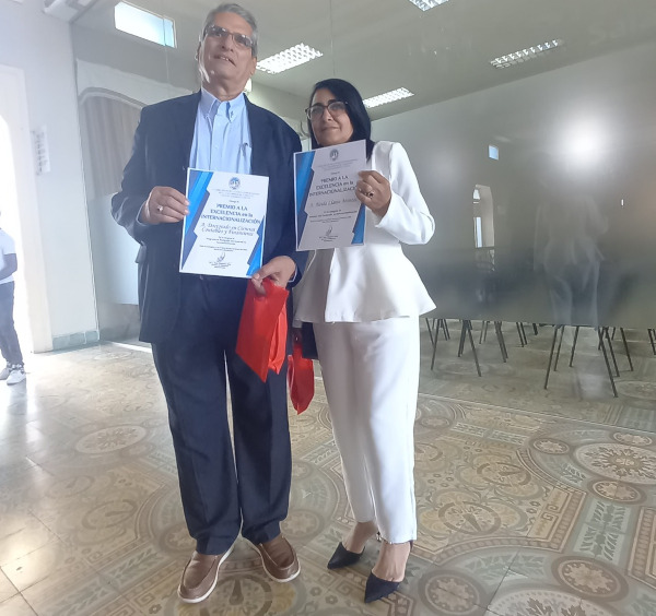 Profesora de Facultad de Ciencias Económicas de Camagüey recibe premio a la excelencia