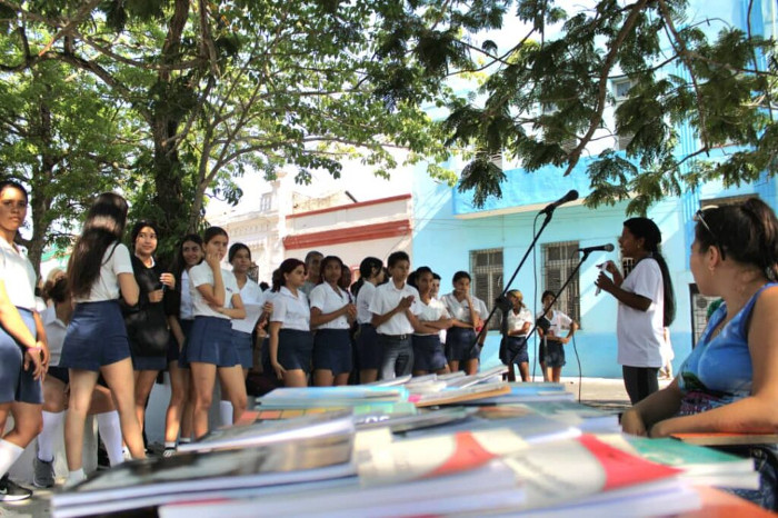 El joven Yerandi Trujillo Guerra evocó la vida y obra del Apóstol y ratificó el compromiso de las nuevas generaciones de seguir adelante para defender la obra de la Revolución Camagüeyanos rinden homenaje a José Martí