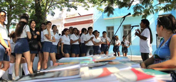 Camagüeyanos rinden homenaje a José Martí